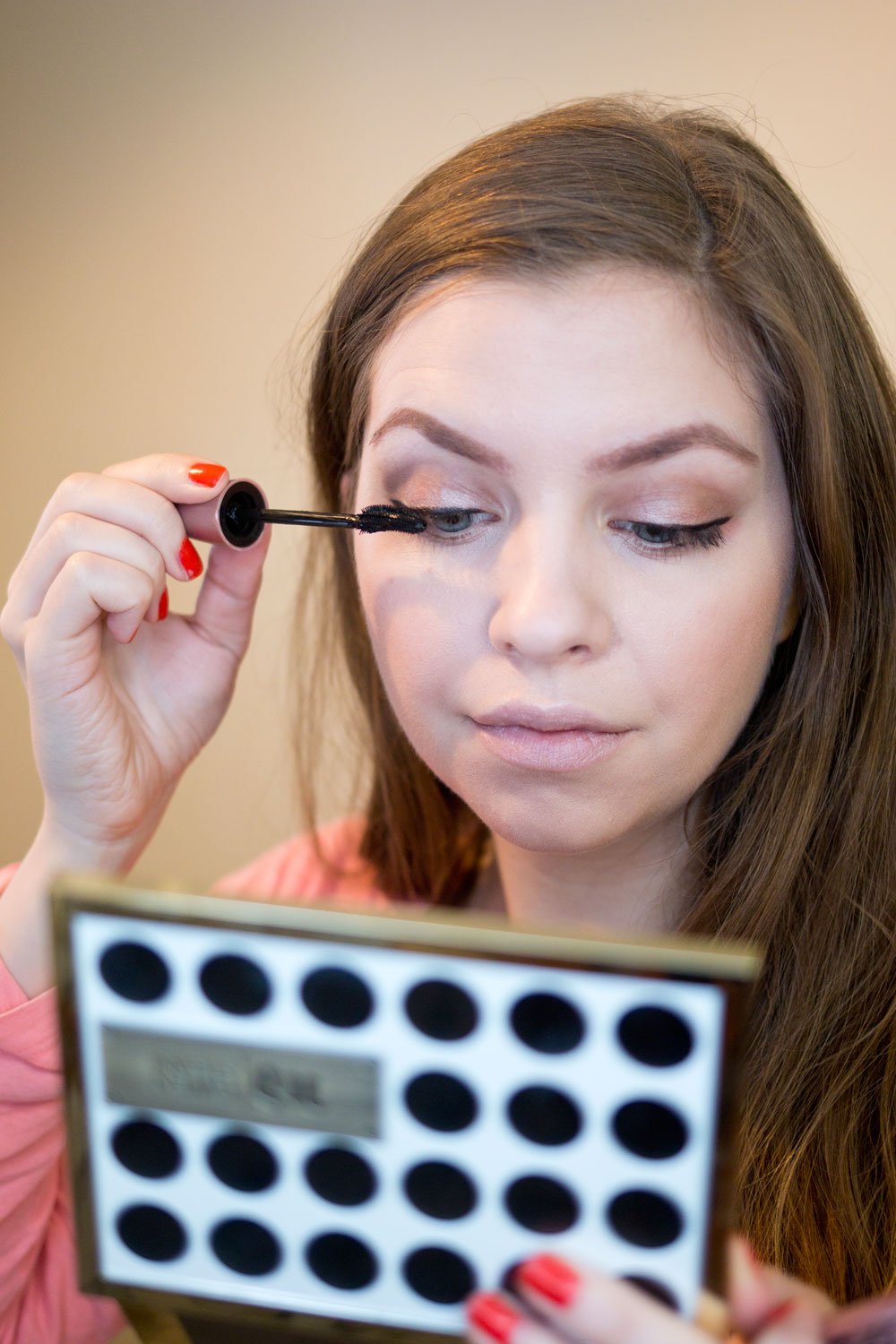 Neutral Eye Makeup for Glasses Wearers featuring Urban Decay Gwen Stefani Eyeshadow Palette // Hello Rigby Seattle Beauty & Style Blog