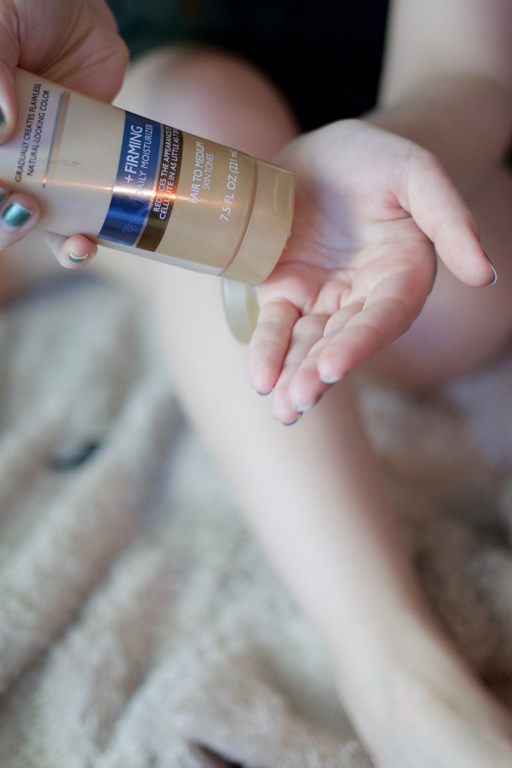 Jergens Natural Glow Daily Firming Moisturizer Review // Hello Rigby Seattle Beauty & Style Blog