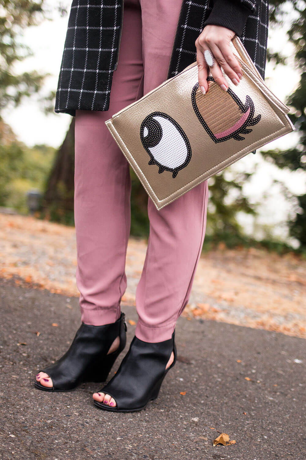 Le Tote Review: Street Level Sequin Eyes Clutch // Hello Rigby Seattle Fashion Blog