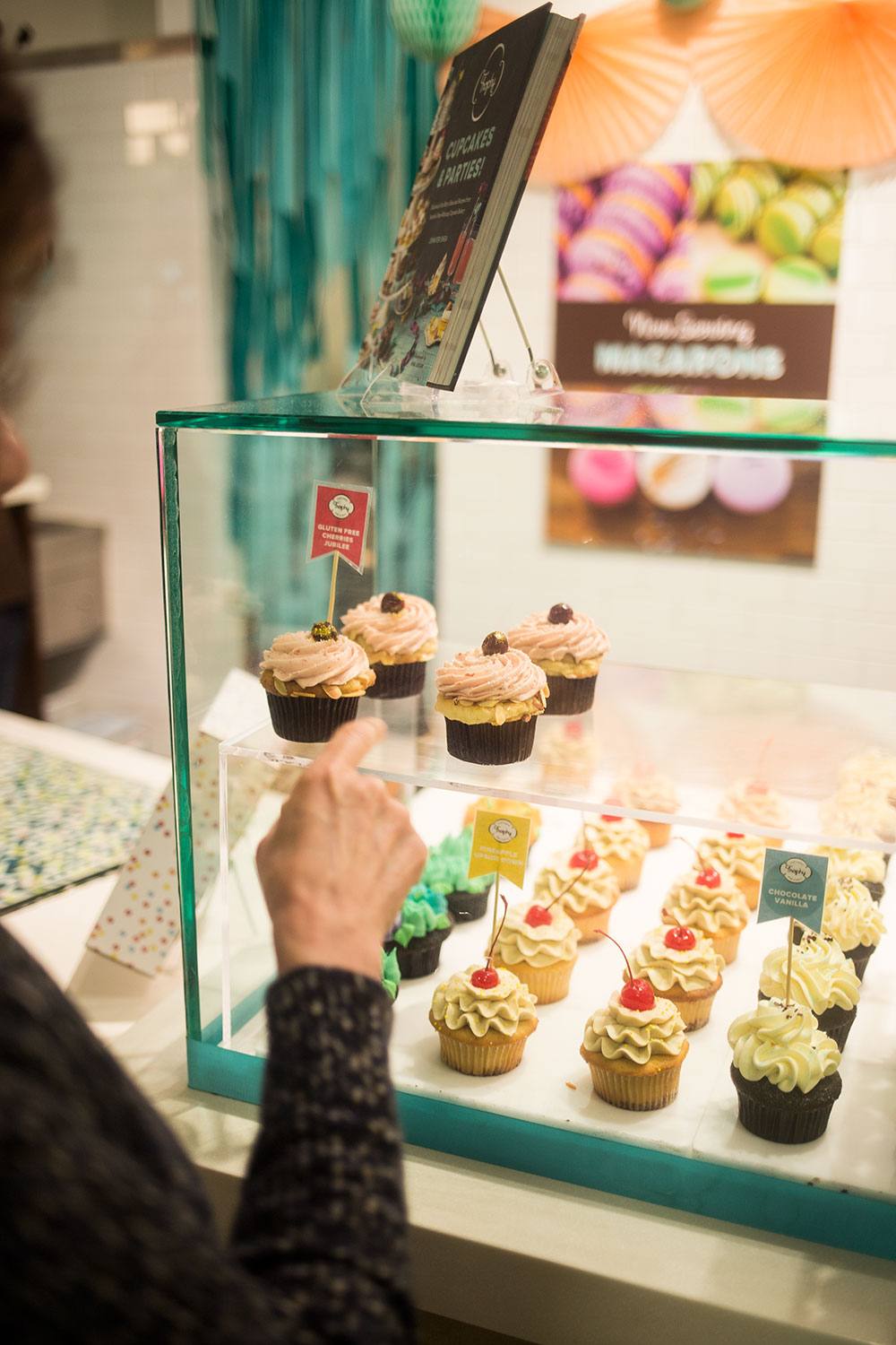 Last Minute Gifts for Mom // Sweet Treats at Trophy Cupcake // Hello Rigby Seattle Fashion Blog