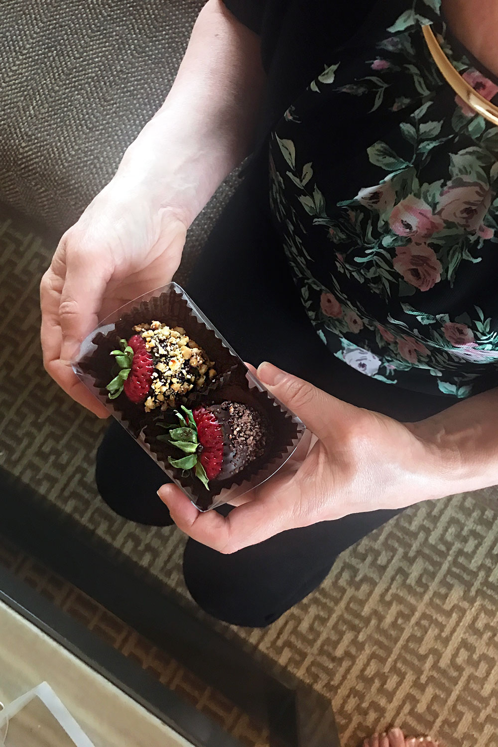 Pamper Mom with Chocolate Covered Strawberries // Hello Rigby Seattle Lifestyle Blog