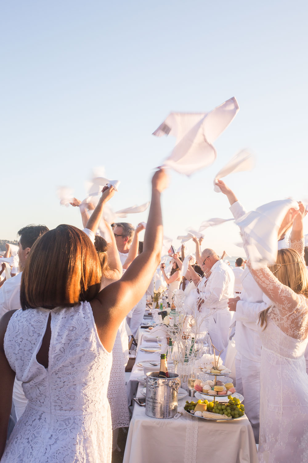 Le Diner en Blanc Napkin Wave // Hello Rigby Seattle Lifestyle Blog