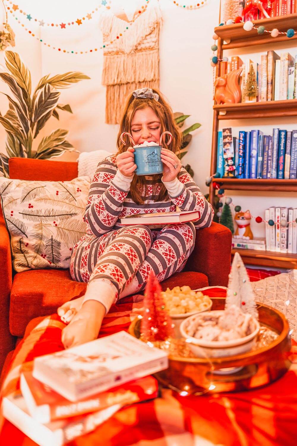 Reading Nook DIY Ideas | How to Create a Cozy Reading Nook for the Holidays
