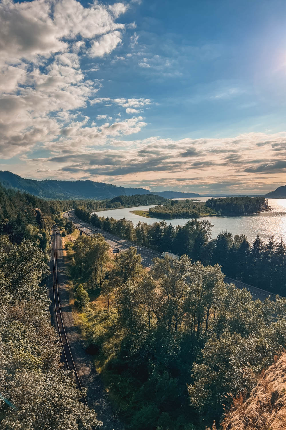 Scenic View of the Columbia River Gorge from Bridal Loop Trail